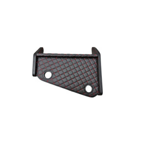 Masa de bord cu 2 suporti pentru pahare ,piele ecologica culoare Negru cusatura Rosie compatibila Iveco 2001-2006