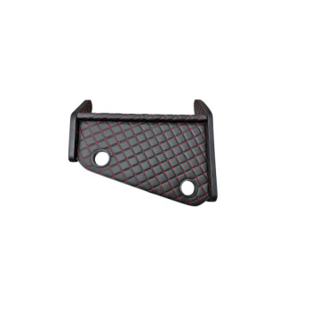 Masa de bord cu 2 suporti pentru pahare ,piele ecologica culoare Negru cusatura Rosie compatibila Iveco 2001-2006 Masa de bord cu 2 suporti pentru pahare ,piele ecologica culoare Negru cusatura Rosie compatibila Iveco 2001-2006