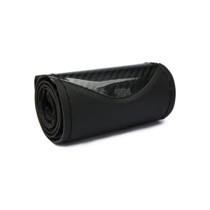 Husa volan cu ac si ata imitatie piele si carbon , marime M, culoare Negru 